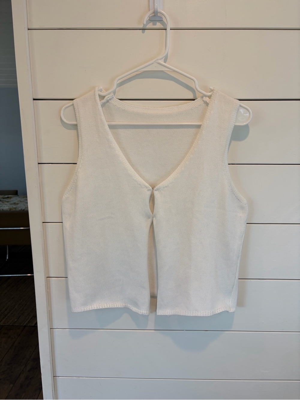Classic White V-Neck Knit Crop Top